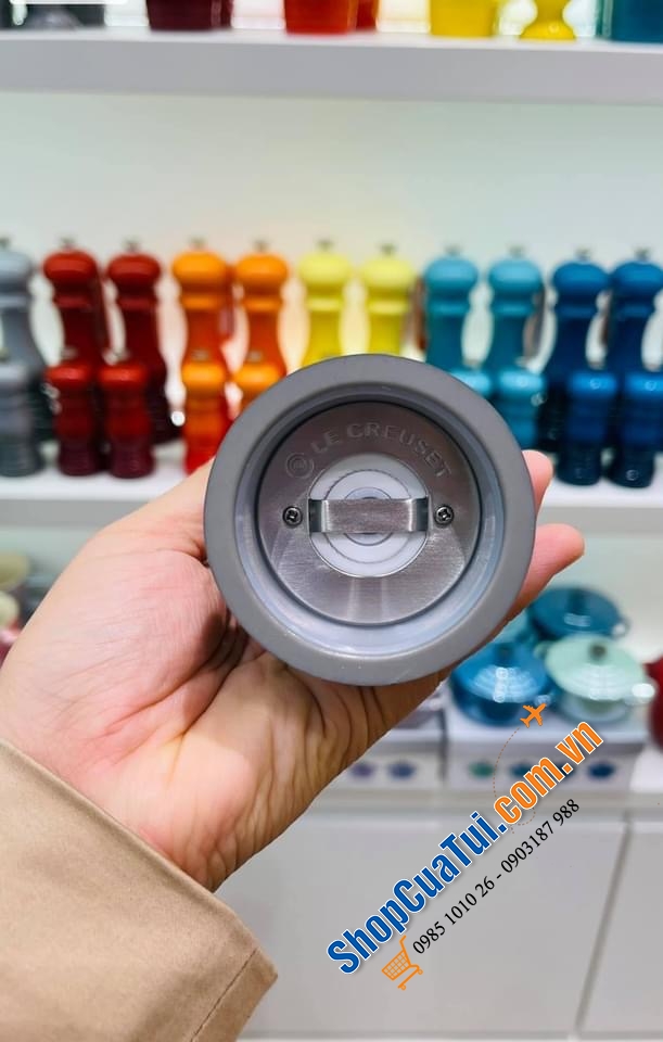 XAY TIÊU/ MUỐI TAY LE CREUSET 21 cm MÀU XÁM.