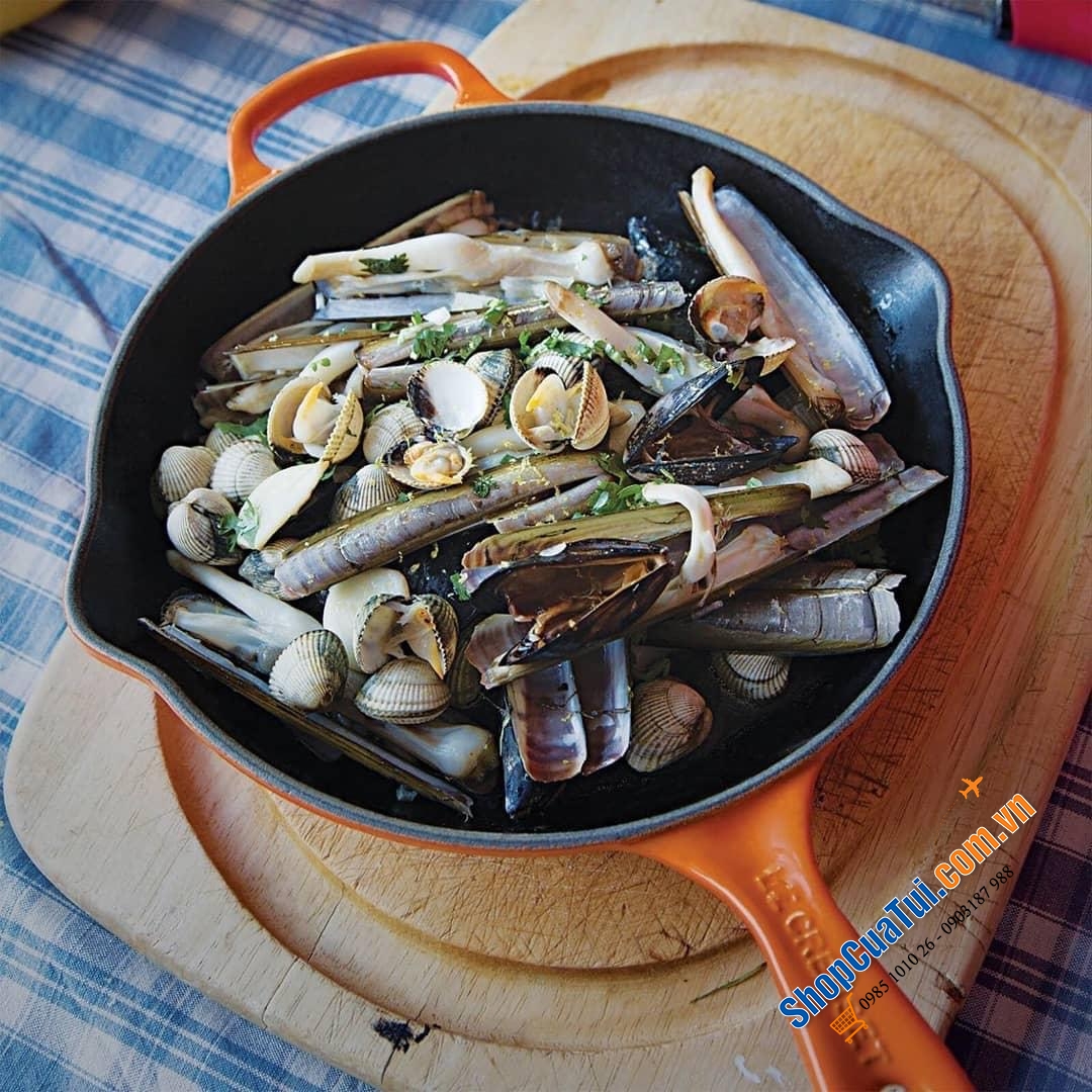 CHẢO RÁN LE CREUSET CAM 16 cm có tay cầm, có miệng chắt dầu