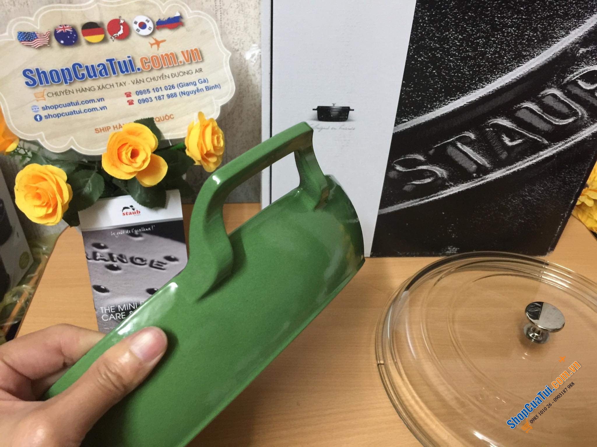 Nồi Staub vung kính màu xanh lá 30cm