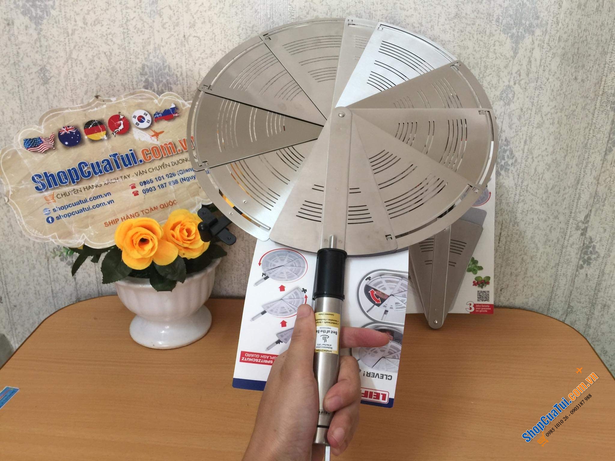 VUNG CHẮN DẦU LEIFHEIT đường kính 30cm - phù hợp với nhiều size nồi chảo. Có thể mở và thu gọn ở nhiều mức khác nhau và có khoá cố định mở mỗi mức