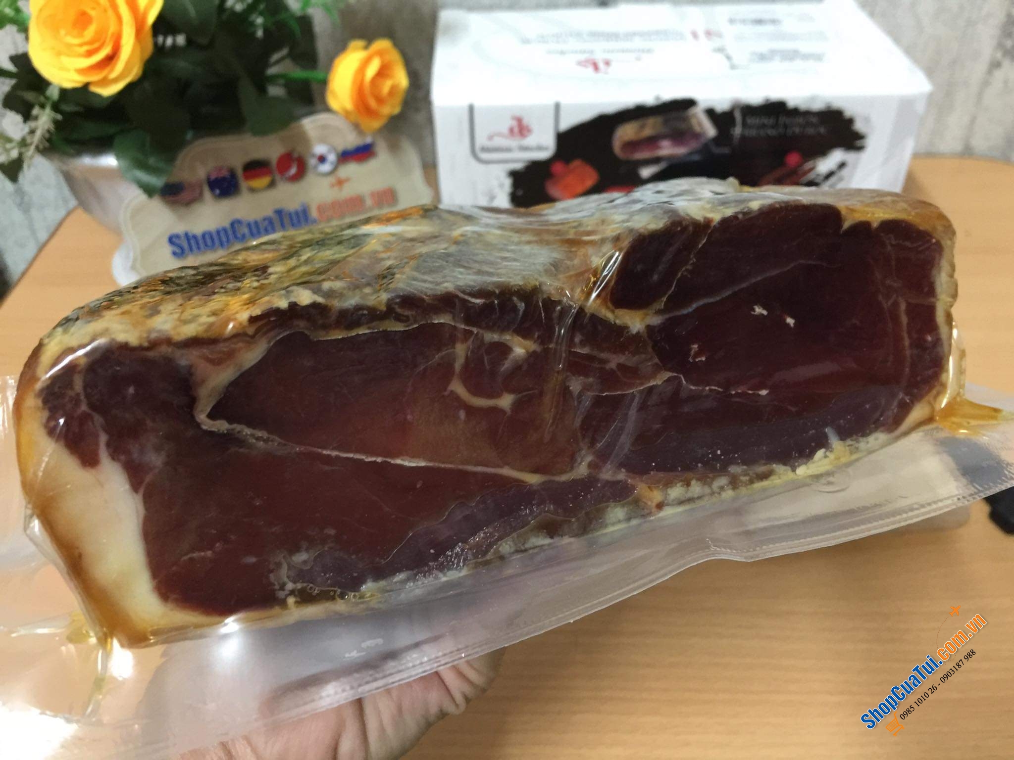 ĐÙI HEO -  ĐÙI LỢN MUỐI TÁCH XƯƠNG XÔNG KHÓI NGON NHẤT THẾ GIỚI DIONISIO SANCHEZ MINI JAMON SERRANO DUROC 1Kg đậm chất phong vị châu Âu, của Tây Ban Nha là nổi tiếng nhất.