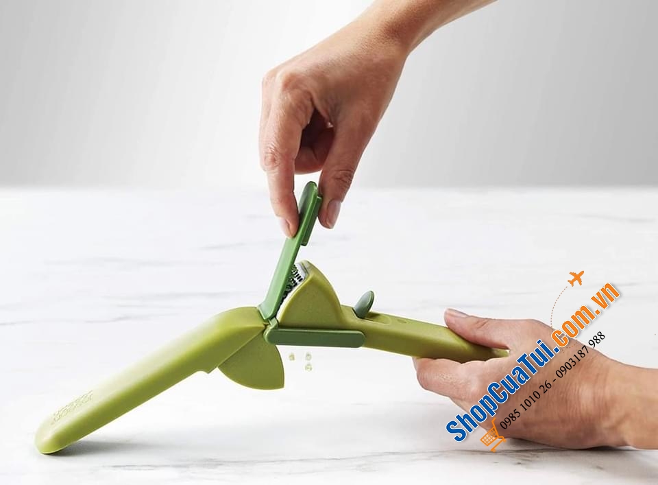 Dụng cụ ép tỏi Clean Force Joseph Joseph xanh.