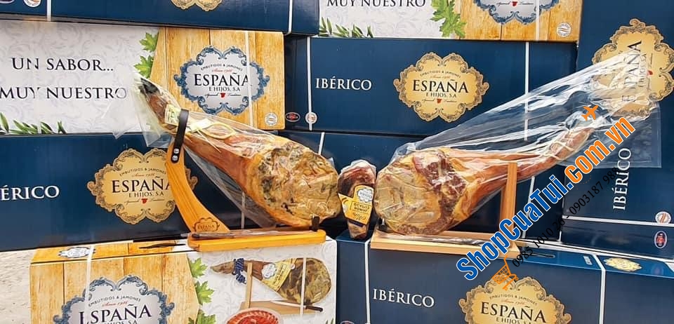 ĐÙI HEO MUỐI ESPANA IBERICO LỢN ĐEN - Đùi heo đen Jamon DE CEBO CAMPO IBERICO 50 % DERAZA IBERICA - tem Xanh nguyên xương, khối lượng tịnh 4,5 - 5 kg tặng kèm dao, giá đỡ chuyên dụng