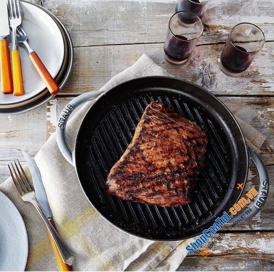 CHẢO GANG NƯỚNG STAUB 22CM - Nướng mềm và ngon ngọt hoàn hảo của bít tết, phi lê gà - Màu xám