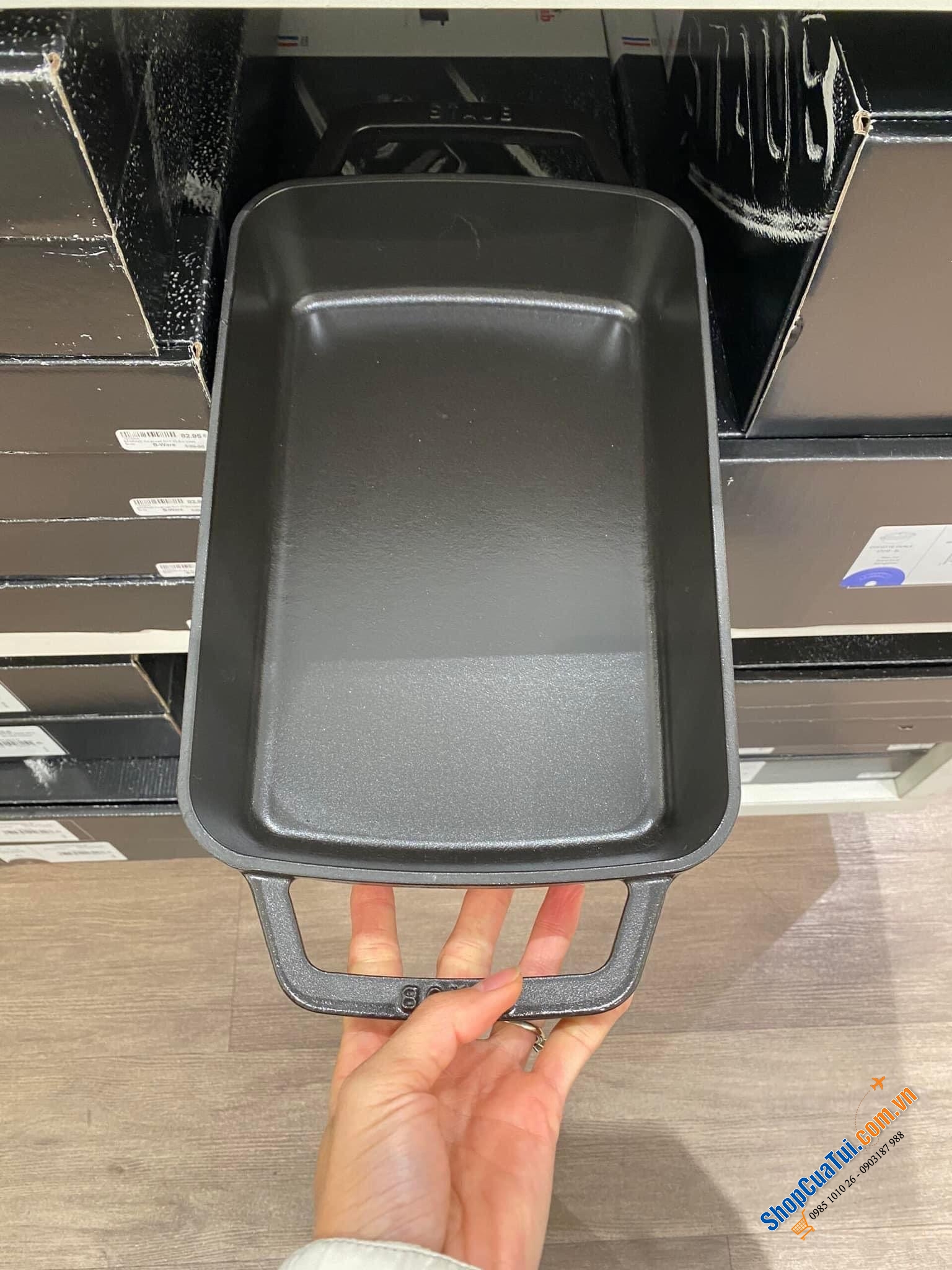 CHẢO -  KHAY BỎ LÒ GANG STAUB HÌNH CHỮ NHẬT 30 x 20 x 7cm - Staub Specialties