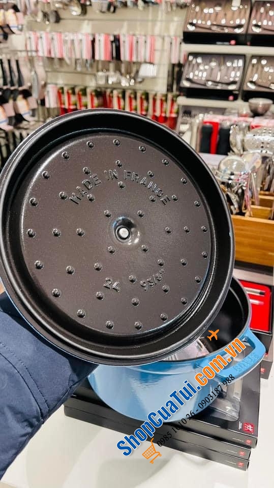 NỒI GANG STAUB MÀU XANH BIỂN ICE BLUE 24 CM DÁNG CAO - DUNG TÍCH 4,7 L.