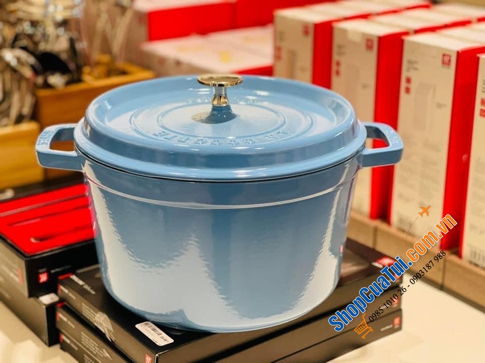NỒI GANG STAUB MÀU XANH BIỂN ICE BLUE 24 CM DÁNG CAO - DUNG TÍCH 4,7 L.