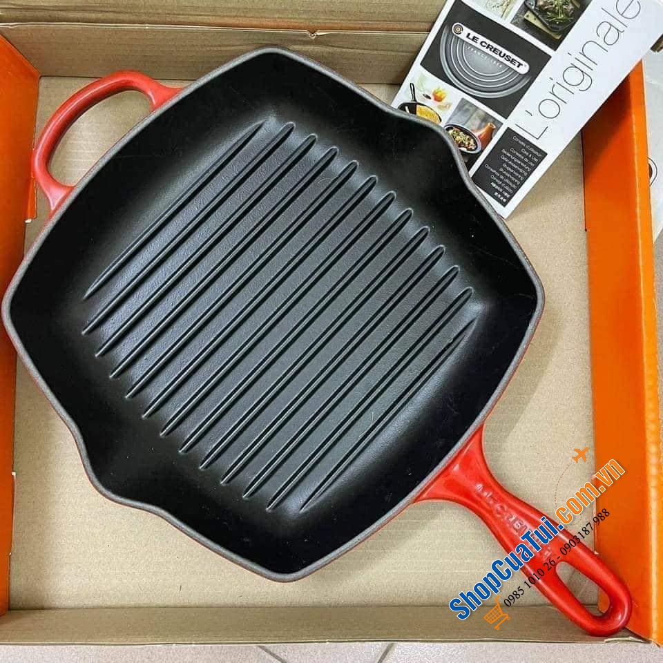 CHẢO NƯỚNG LE CREUSET 26x26 cm MÀU VÀNG, màu đỏ miệng rót 2 bên