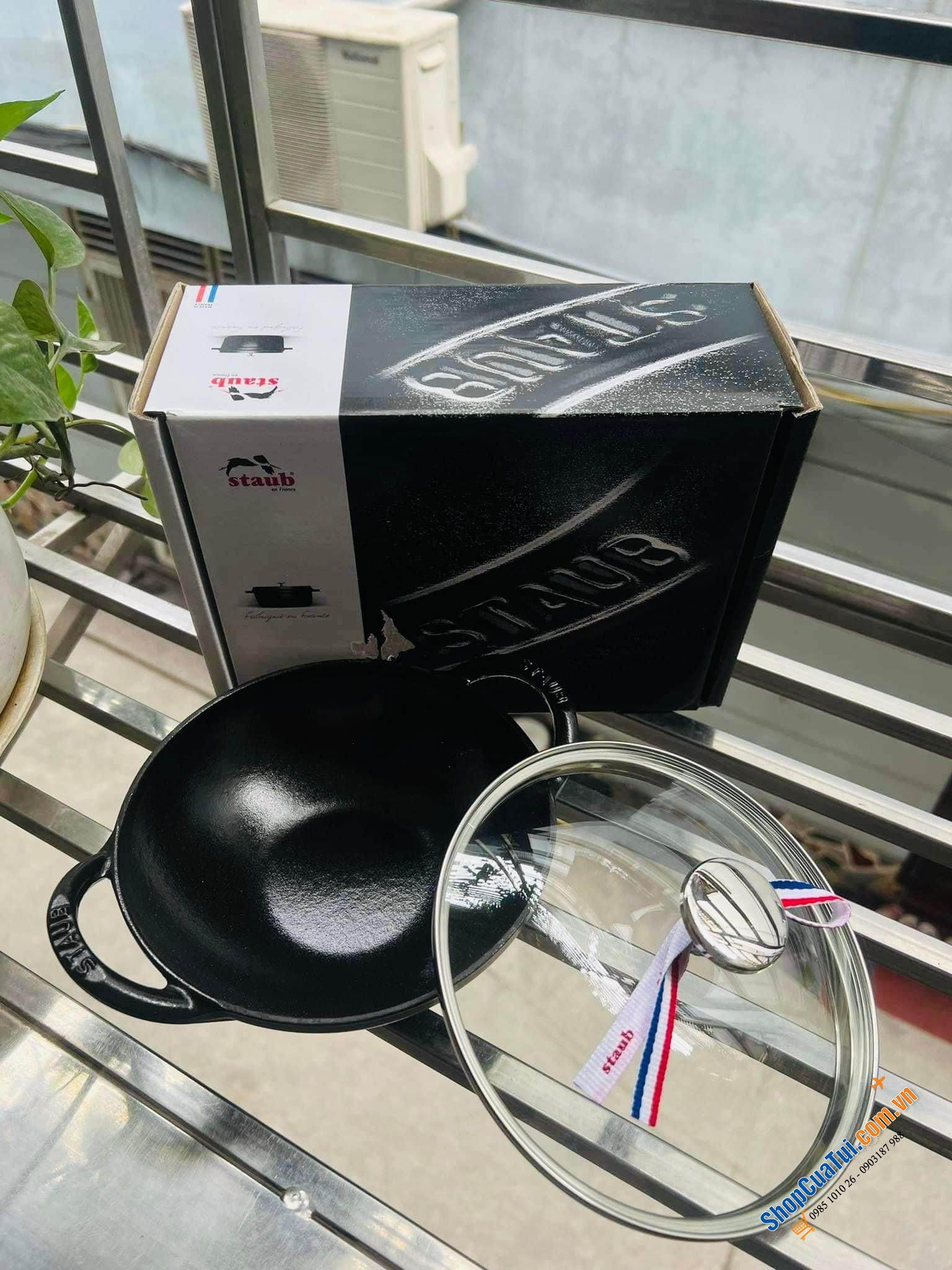 CHẢO XÀO MINI GANG STAUB BABY WOK 16 cm - MÀU NÂU CÀ PHÊ SỮA SESAM SIÊU LẠ ĐẸP