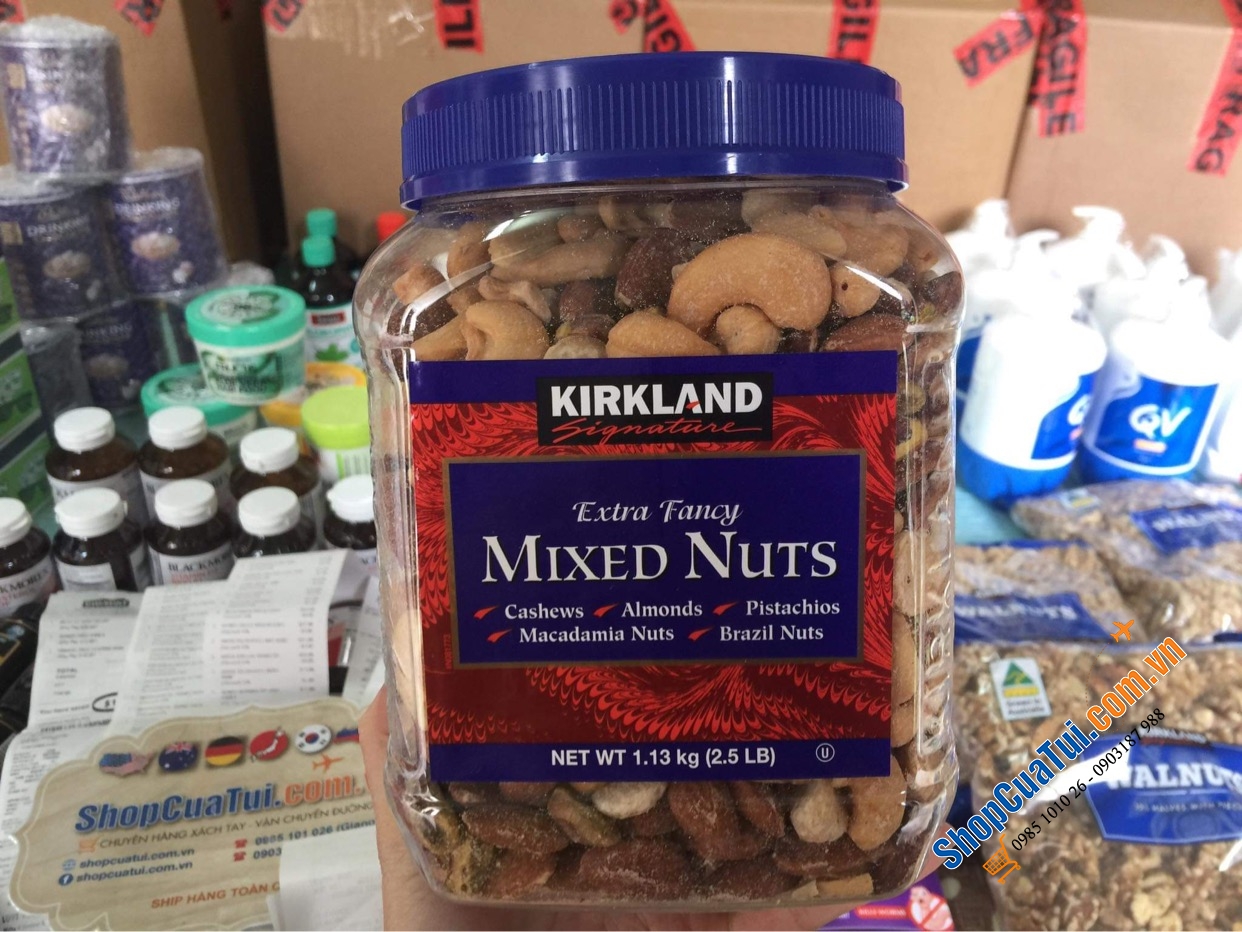 Hạt hỗn hợp Kirkland Signature Extra Fancy Mixed Nuts có muối 1.13kg