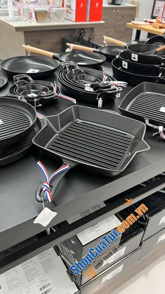 CHẢO NƯỚNG STAUB ĐEN 26x26 cm.