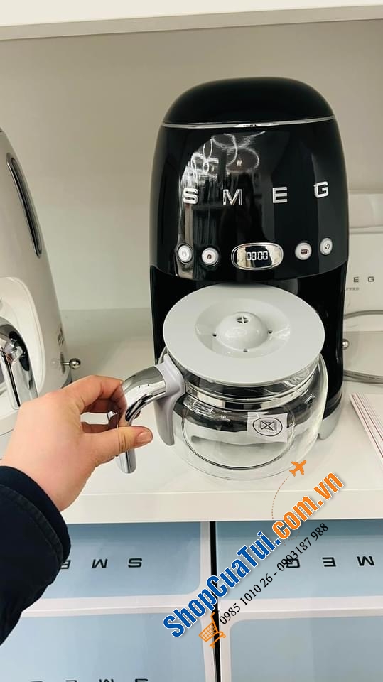 SẴN MÁY PHA CAFE PHIN SMEG màu đen.
