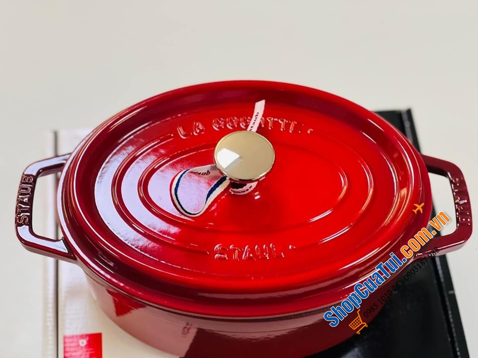 NỒI STAUB OVAL 23 CM ĐỎ CHERRY - DUNG TÍCH 2,35 L.