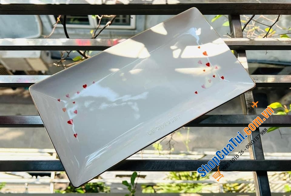 ĐĨA - KHAY CHỮ NHẬT LE CREUSET AMOUR 28 CM.