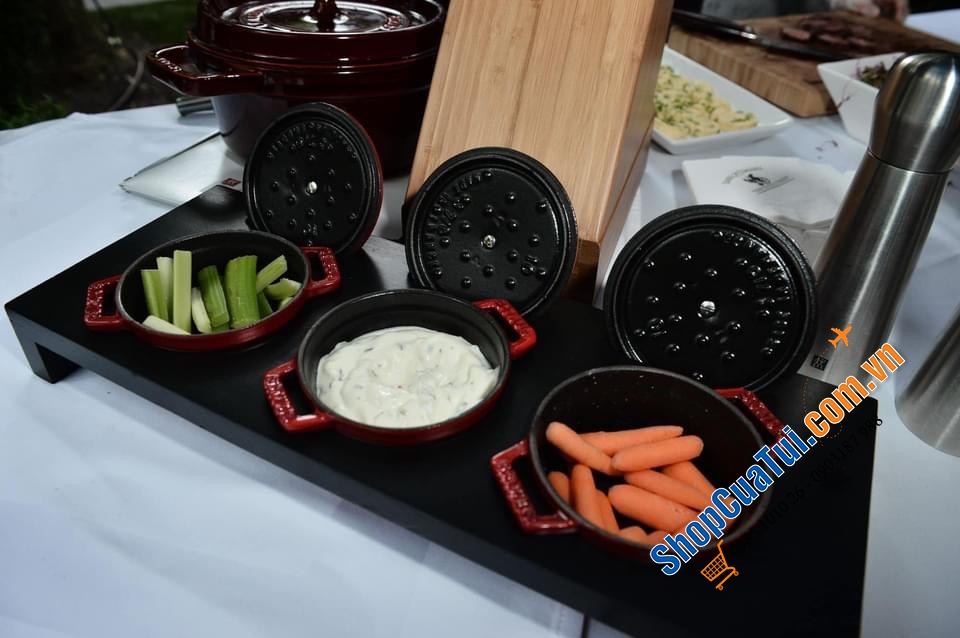 KHAY GỖ 3 NỒI STAUB MÀU ĐEN.