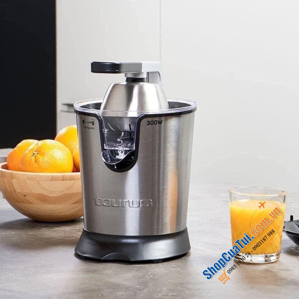 MÁY VẮT CAM TAURUS EASY PRESS 300 có tay cầm sạch sẽ, thích ứng với kích thước của bất kỳ quả cam, chanh hoặc bưởi. Động cơ AC chuyên nghiệp 300W