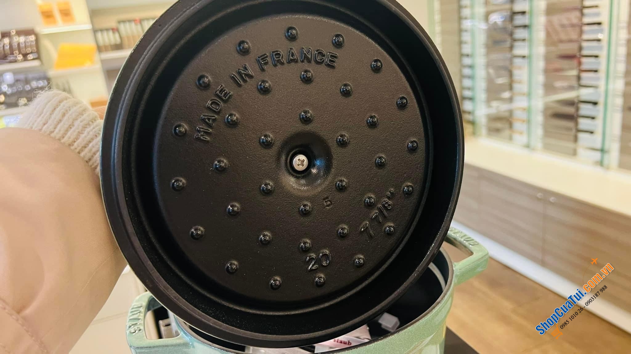 Nồi gang đúc Staub xanh mint Salbei.