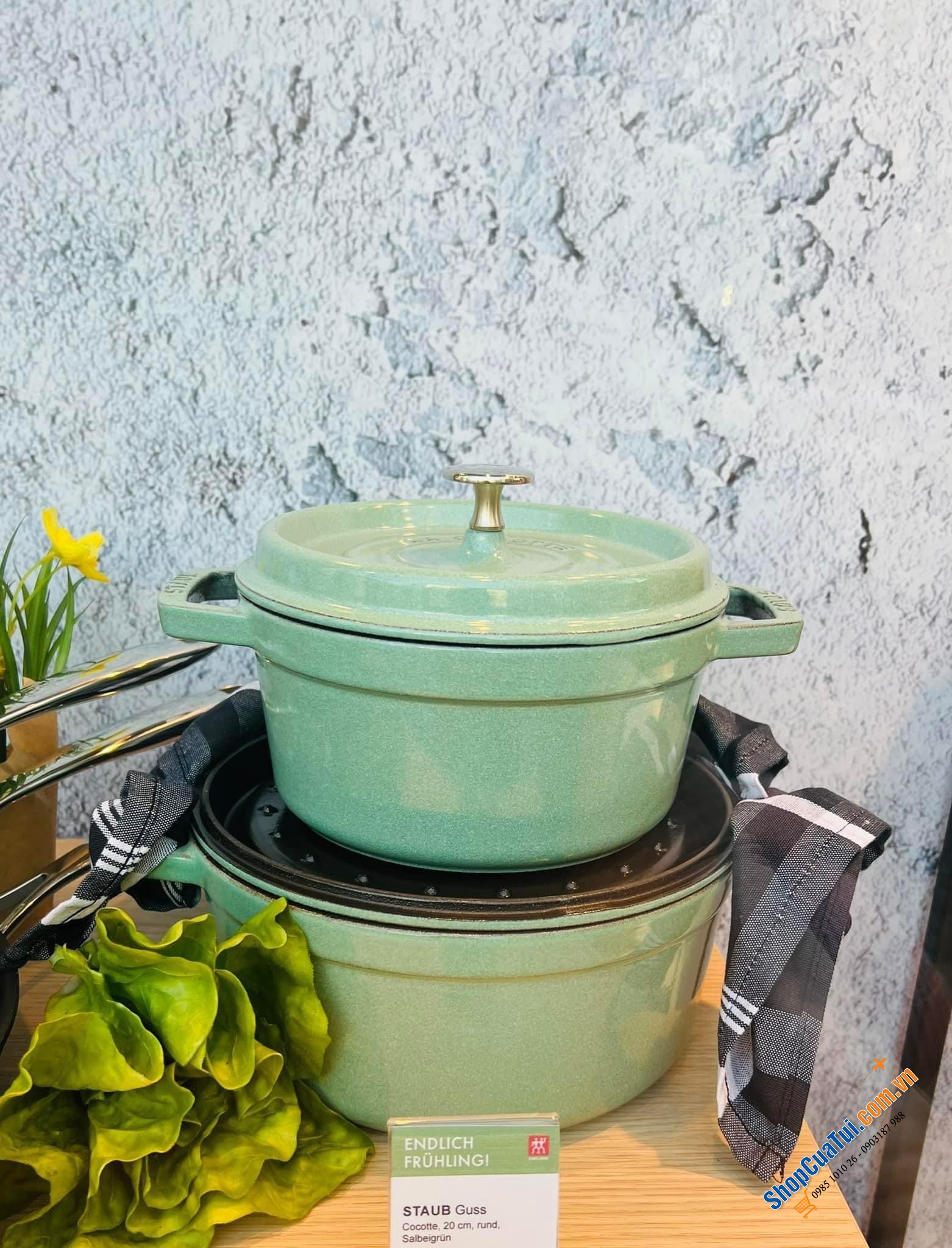 Nồi gang đúc Staub xanh mint Salbei.