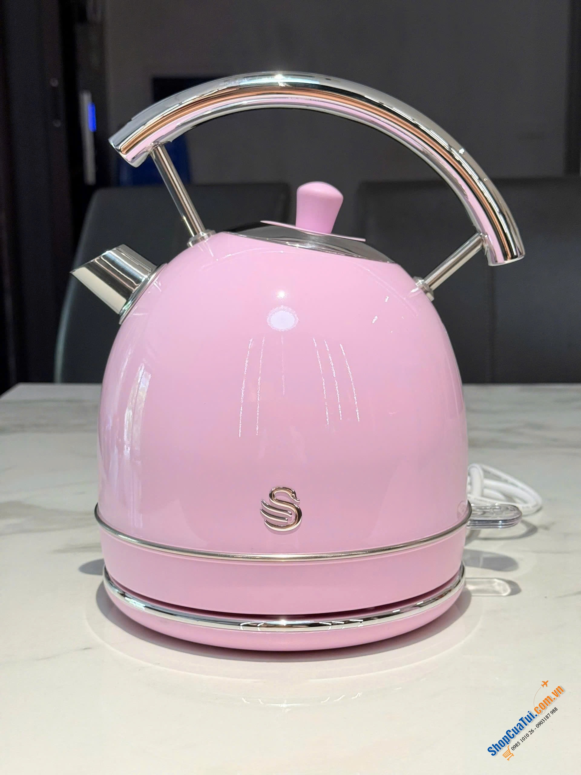 Ấm siêu tốc Swan Retro 1.8L công suất 3000w mang đến cảm giác cổ điển cổ điển cho ngôi nhà