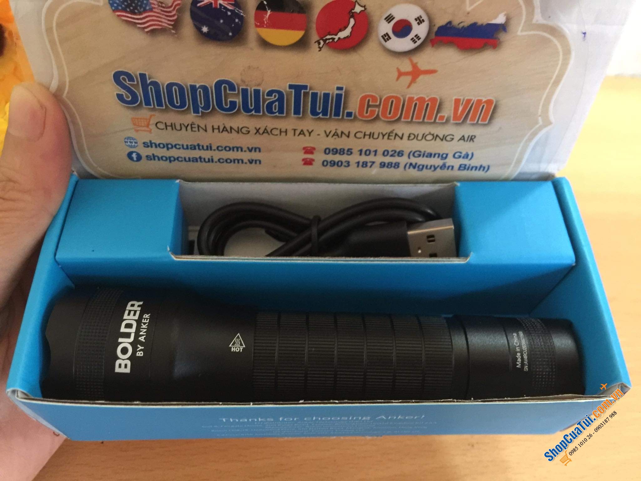 Đèn pin LED Anker LC40 - pin sạc tới 20h sử dụng, có các chế độ Cho Gia Đình, Cắm Trại, Đi Bộ, Đi Xe Đạp. Sử Dụng Khẩn Cấp