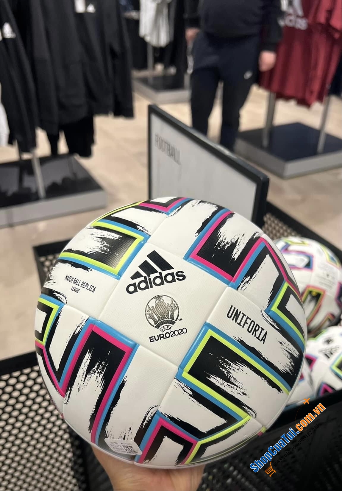 BÓNG ĐÁ ADIDAS.