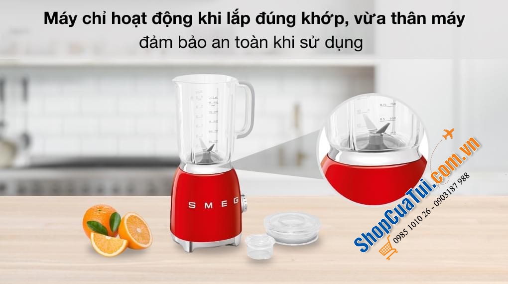 MÁY XAY SINH TỐ SMEG BLF01RDEU Red màu đỏ với thiết kế hiện đại, bắt mắt ngoài xay nhuyễn trái cây còn nghiền đá với động cơ mạnh mẽ, đem đến ly sinh tố nhuyễn mịn vừa ý