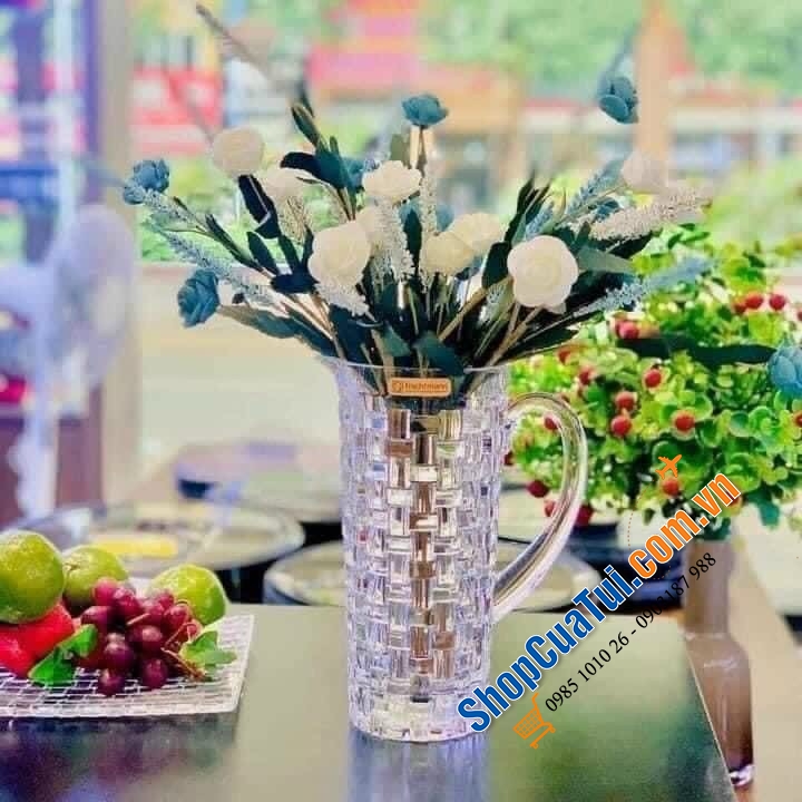 BÌNH ĐỰNG NƯỚC PHA LÊ NACHTMANN BOSSA NOVA 1,2L  thiết kế theo ô cờ đan xen tạo cảm giác trẻ trung cho người nhìn, có thể làm lọ hoa