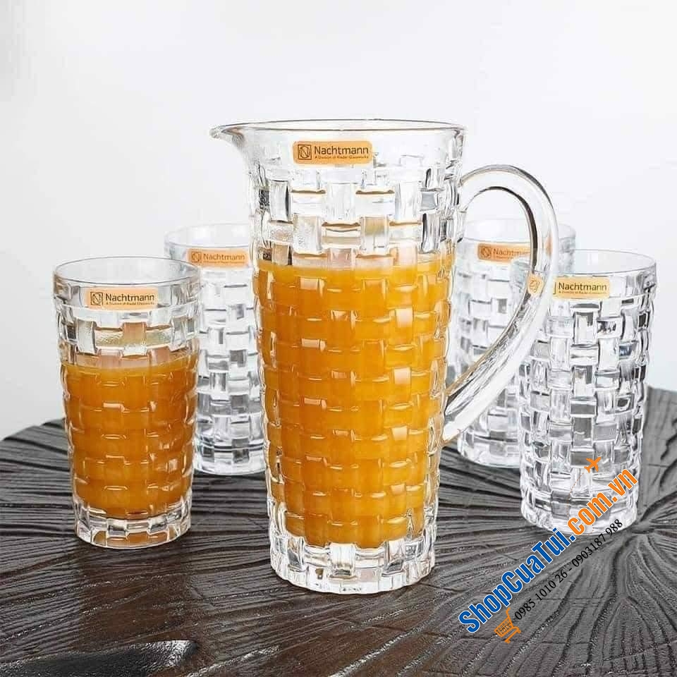 BÌNH ĐỰNG NƯỚC PHA LÊ NACHTMANN BOSSA NOVA 1,2L  thiết kế theo ô cờ đan xen tạo cảm giác trẻ trung cho người nhìn, có thể làm lọ hoa