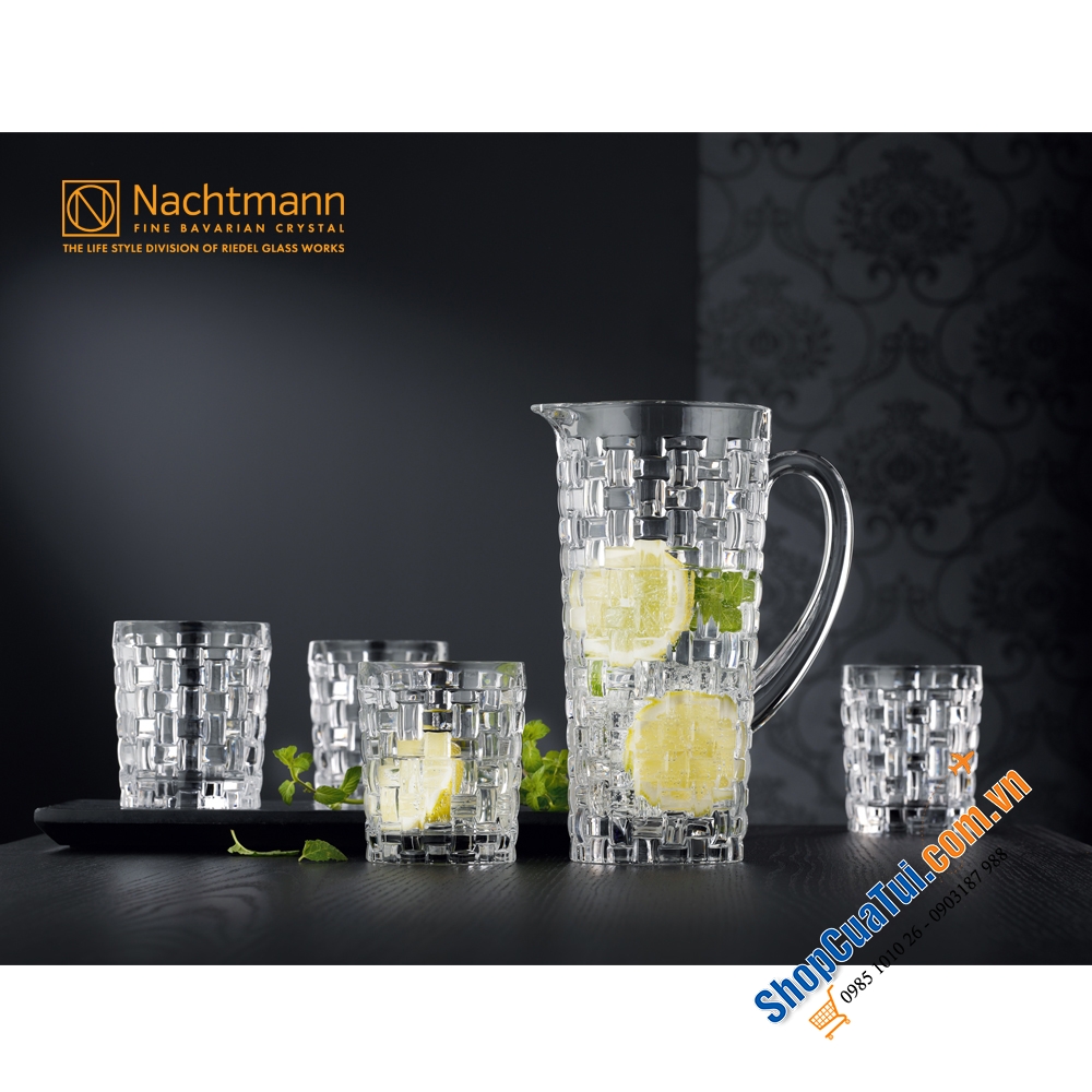 BÌNH ĐỰNG NƯỚC PHA LÊ NACHTMANN BOSSA NOVA 1,2L  thiết kế theo ô cờ đan xen tạo cảm giác trẻ trung cho người nhìn, có thể làm lọ hoa