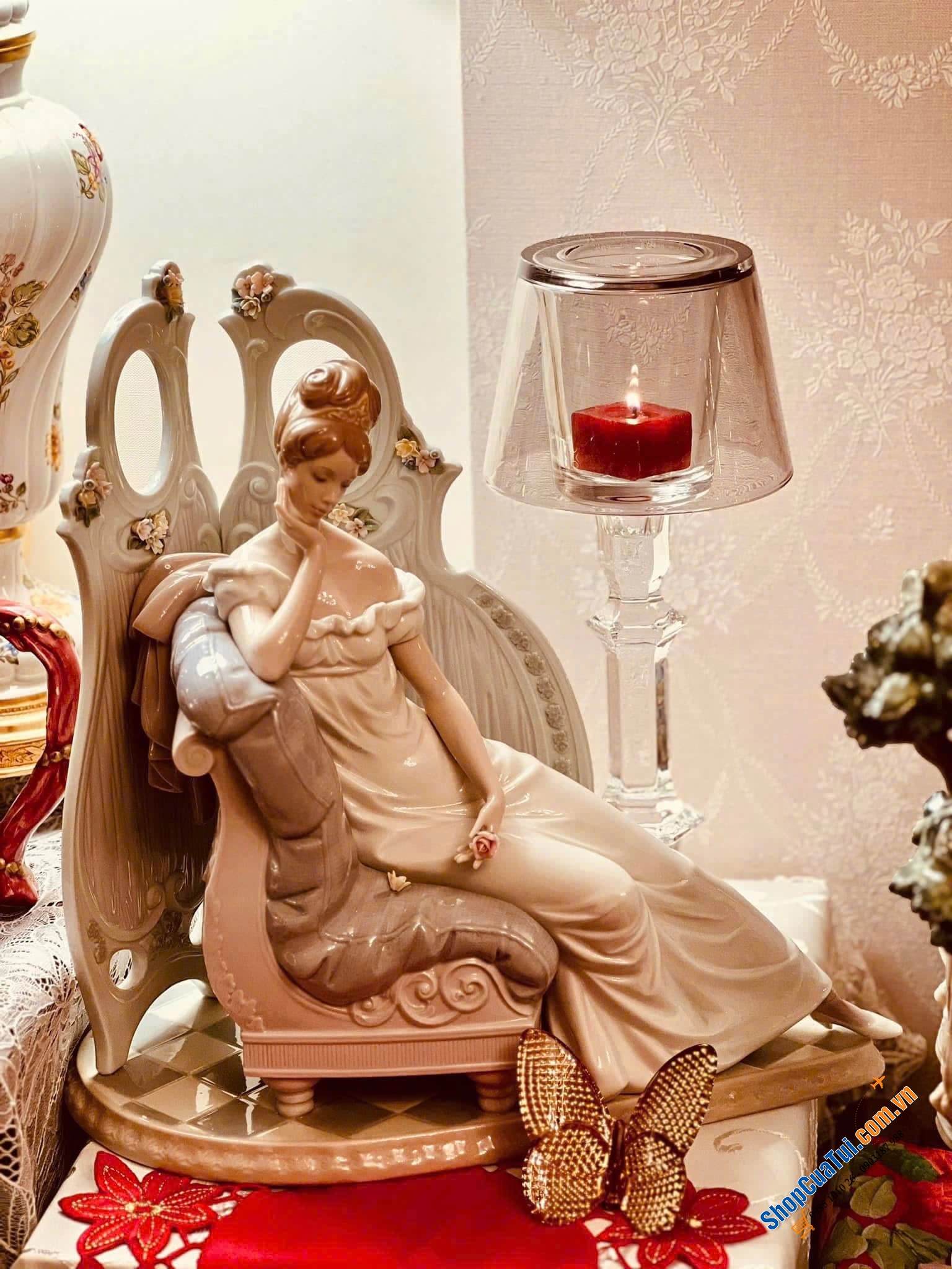 Đèn nến Dublin Candle Lamp with Glass Shade - Đèn nến Goldinger màu khói và màu đỏ siêu hot được thiết kế theo phong cách cổ điển tăng thêm vẻ sang trọng cho không gian sống