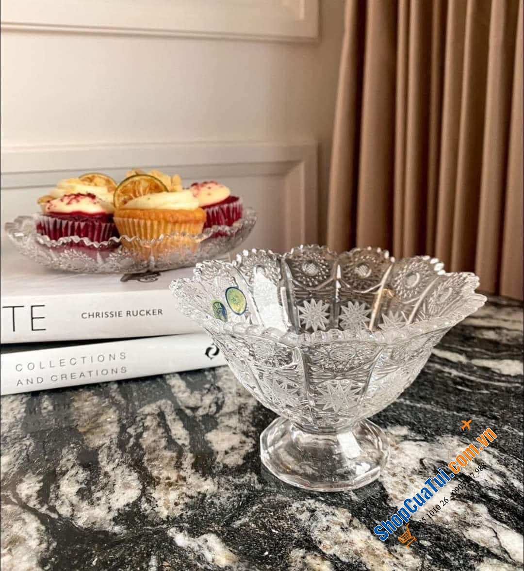 Bát pha lê mài có chân Bohemia đường kính 13cm.
