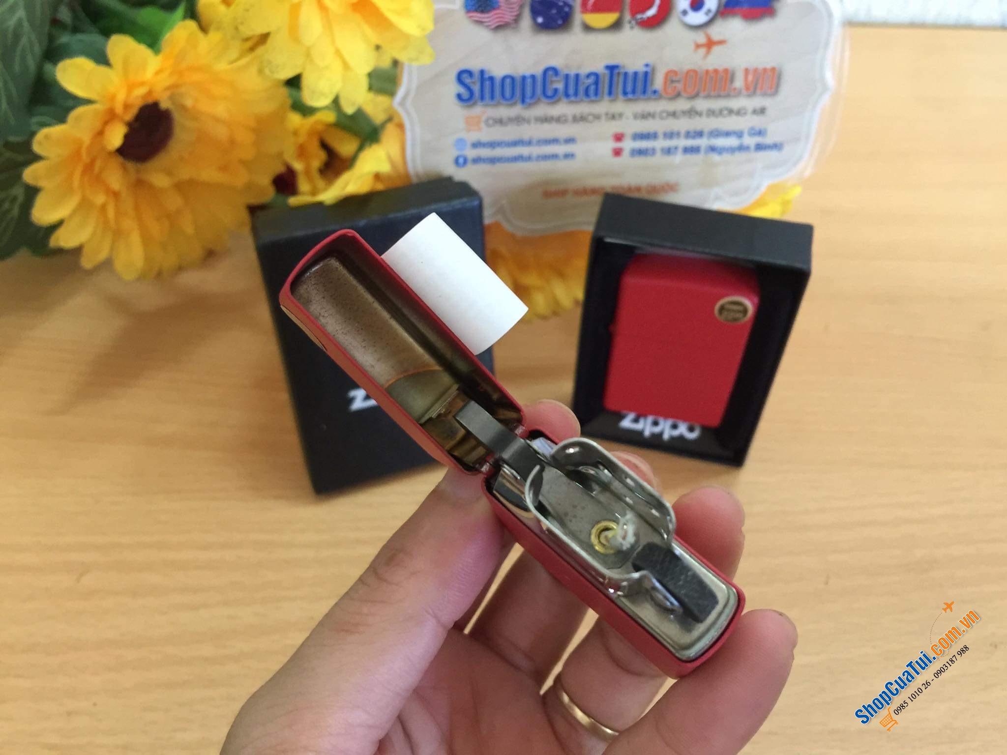 Bật lửa Zippo đỏ chót may mắn, đơn giản mà đẹp - Made in USA