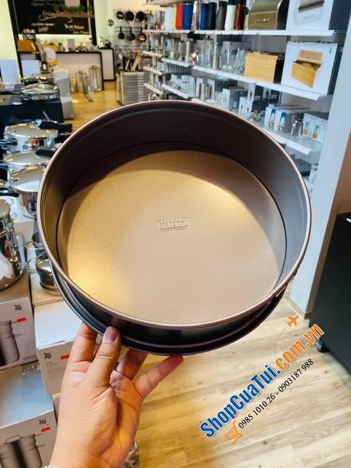 KHUÔN BÁNH CHỐNG DÍNH TRÒN 26 CM  ĐẾ RỜI KAISER - MADE IN GERMANY - TẶNG KÈM CÂY CHÀ KEM