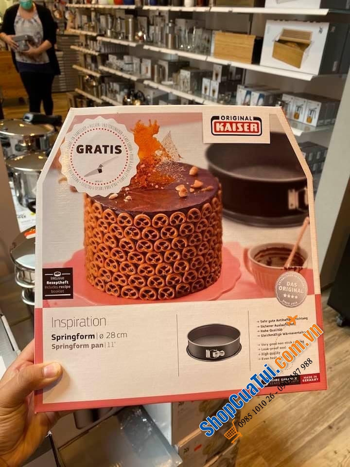 KHUÔN BÁNH CHỐNG DÍNH TRÒN 26 CM  ĐẾ RỜI KAISER - MADE IN GERMANY - TẶNG KÈM CÂY CHÀ KEM