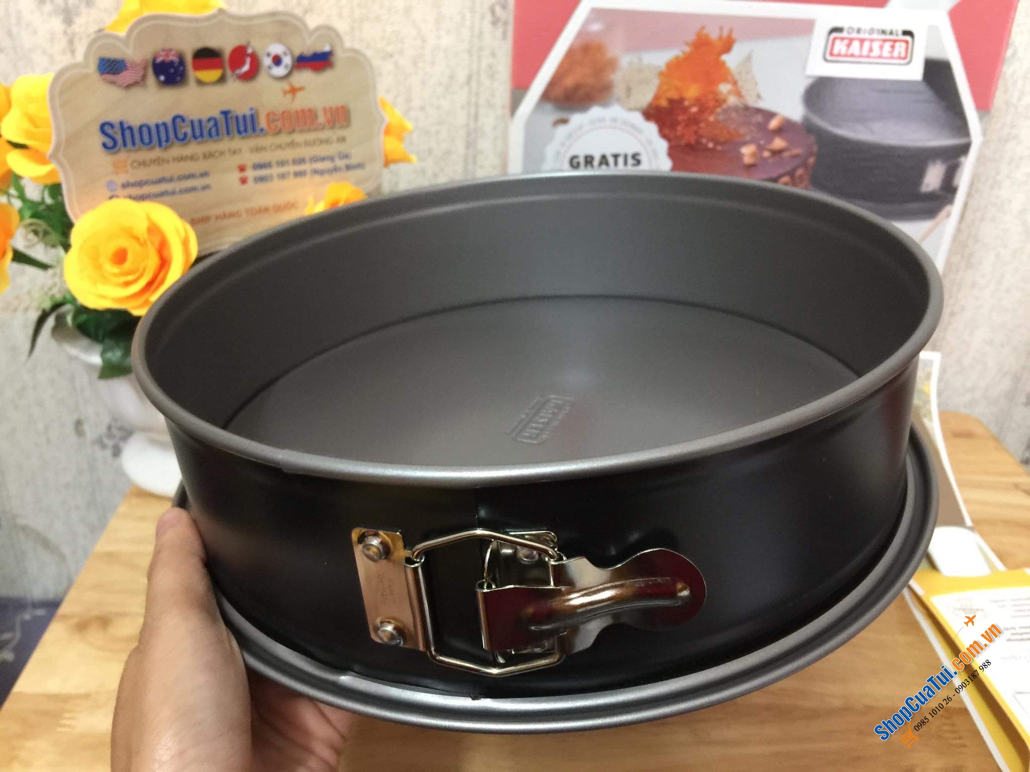 KHUÔN BÁNH CHỐNG DÍNH TRÒN 26 CM  ĐẾ RỜI KAISER - MADE IN GERMANY - TẶNG KÈM CÂY CHÀ KEM