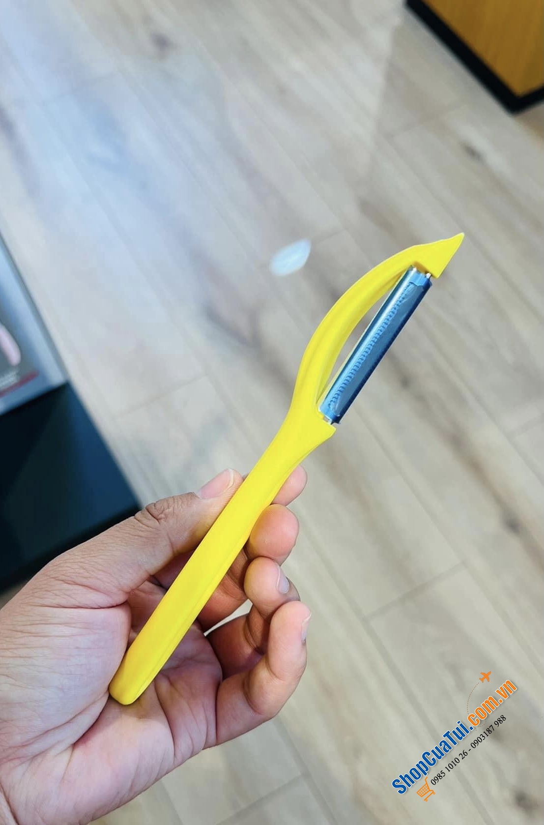 NẠO THẲNG VICTORINOX VÀNG.