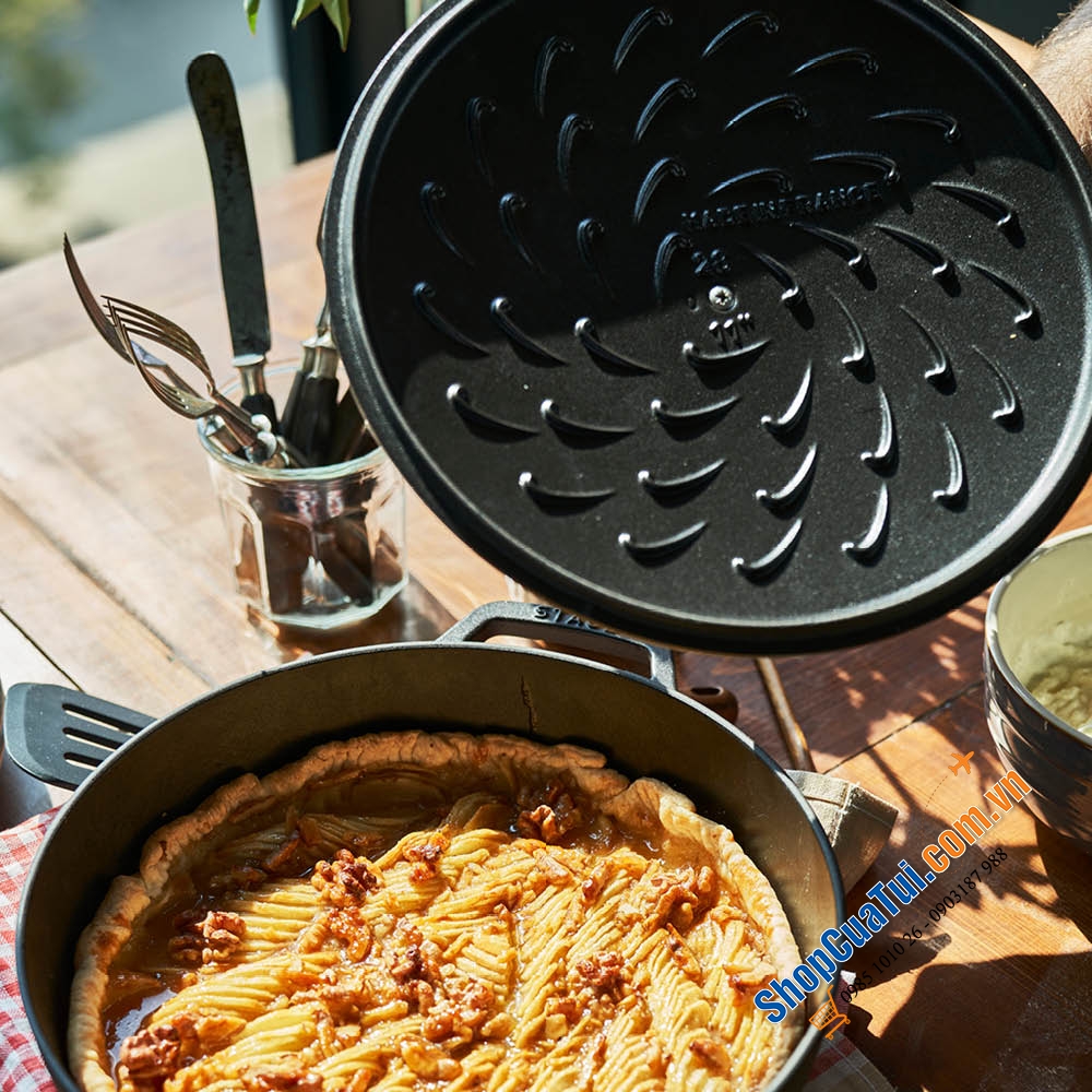 NỒI CHẢO GANG STAUB CHISTERA CHE 24CM - lý tưởng nấu các món ăn một nồi, từ nướng và hầm đến súp, risotto,... - màu xanh húng quế, xanh tím than