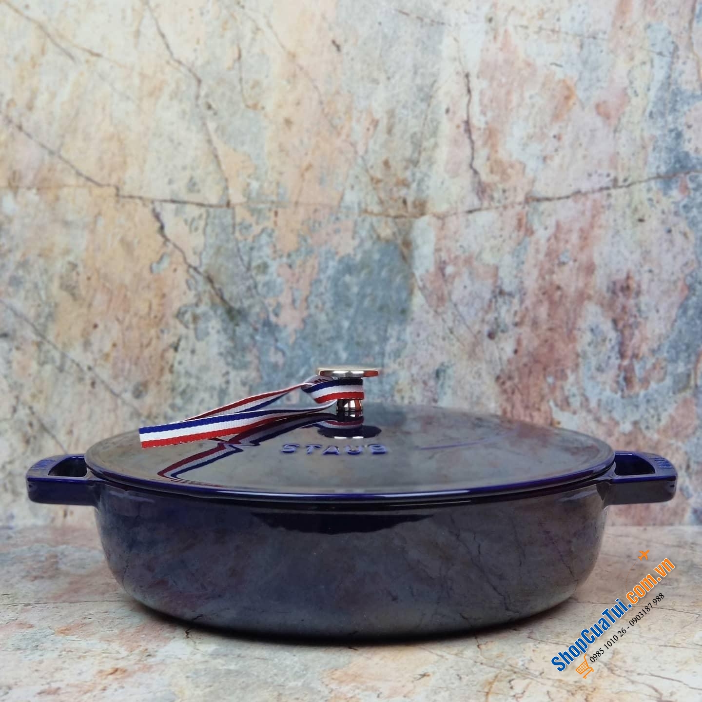 NỒI CHẢO GANG STAUB CHISTERA CHE 24CM - lý tưởng nấu các món ăn một nồi, từ nướng và hầm đến súp, risotto,... - màu xanh húng quế, xanh tím than