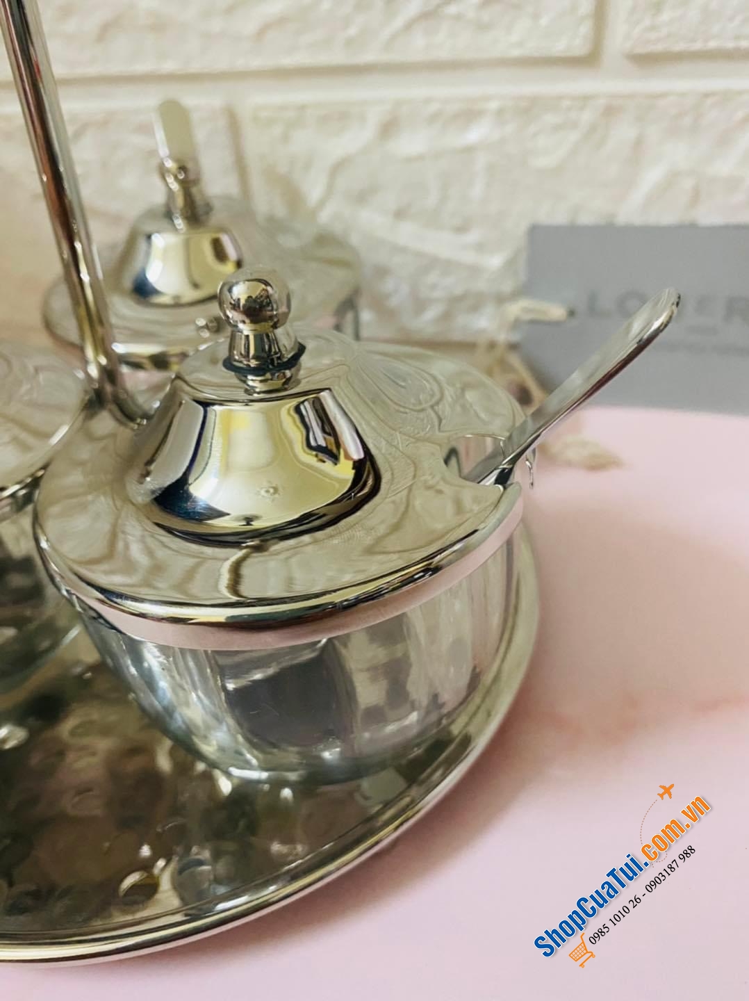 Sét đựng gia vị kèm khay Loberon.