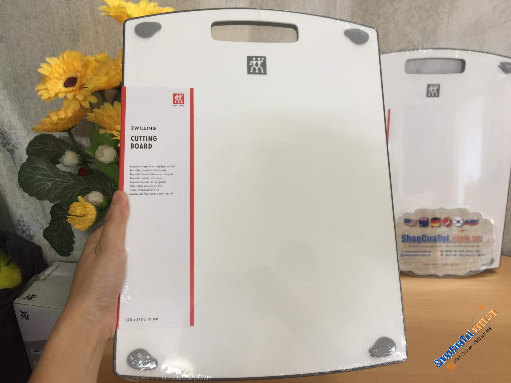 Thớt kháng khuẩn cao cấp Zwilling - Đức.  Size 370x270x10 mm. Trọng lượng 900g.