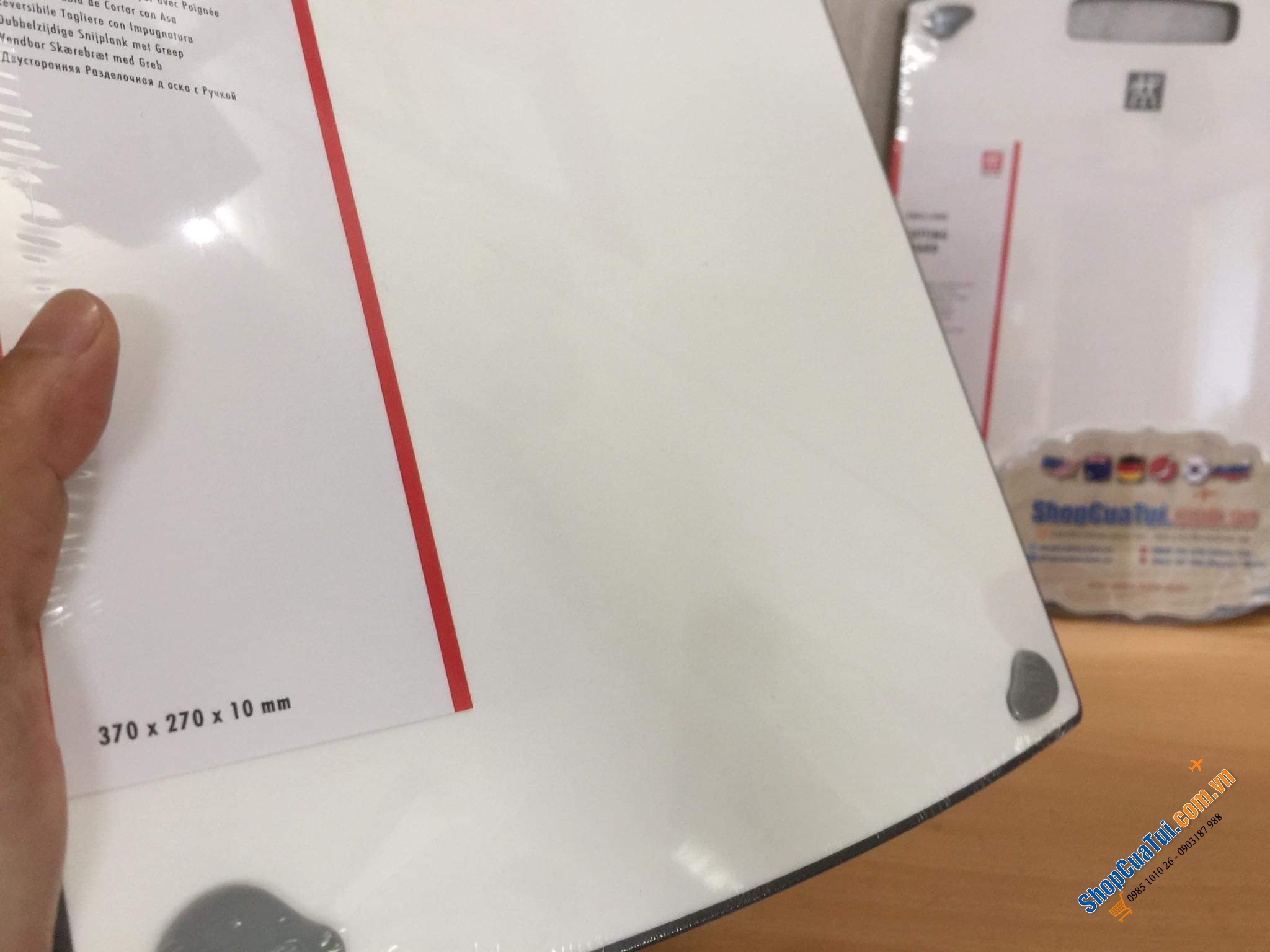 Thớt kháng khuẩn cao cấp Zwilling - Đức.  Size 370x270x10 mm. Trọng lượng 900g.