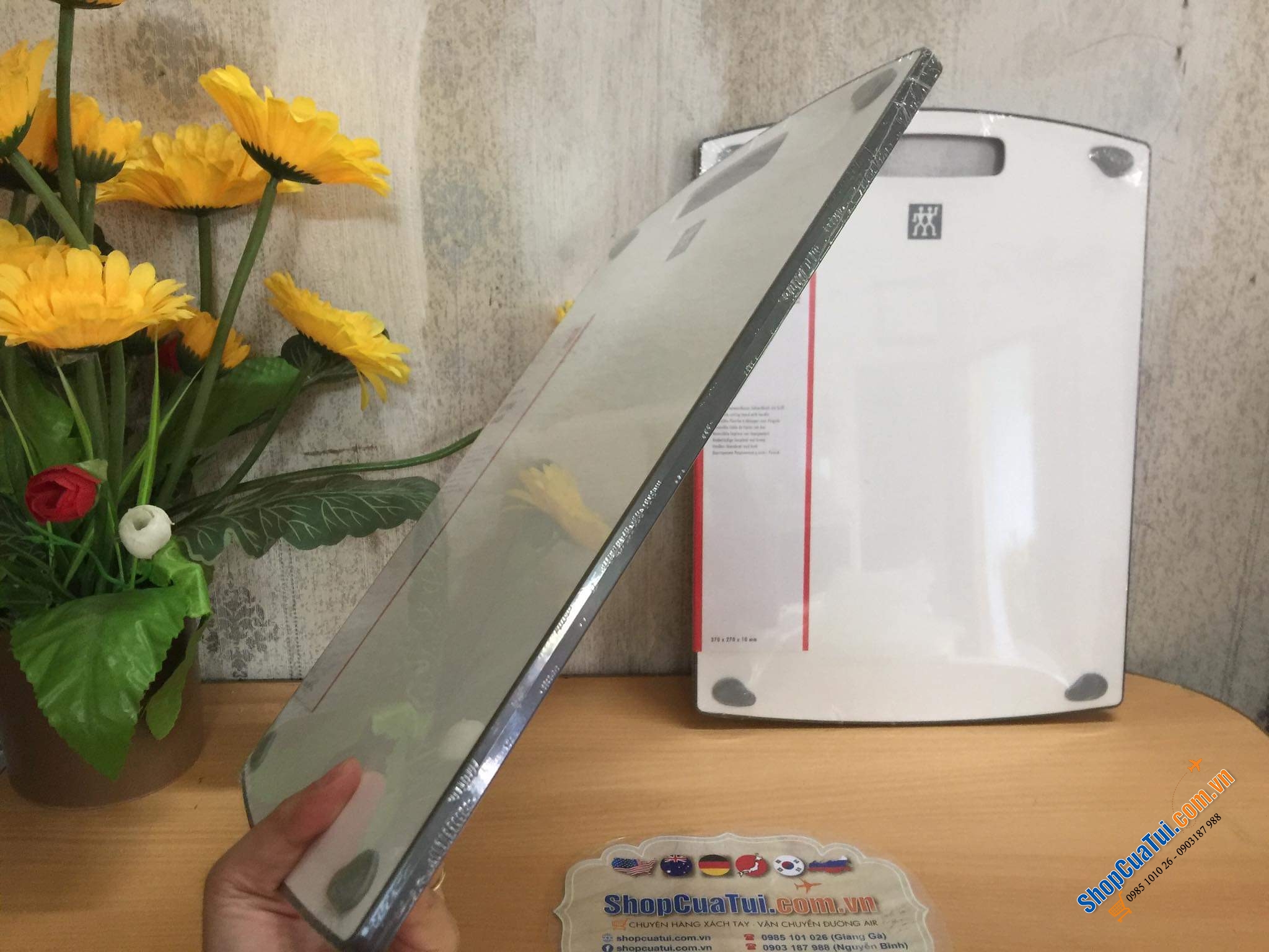 Thớt kháng khuẩn cao cấp Zwilling - Đức.  Size 370x270x10 mm. Trọng lượng 900g.