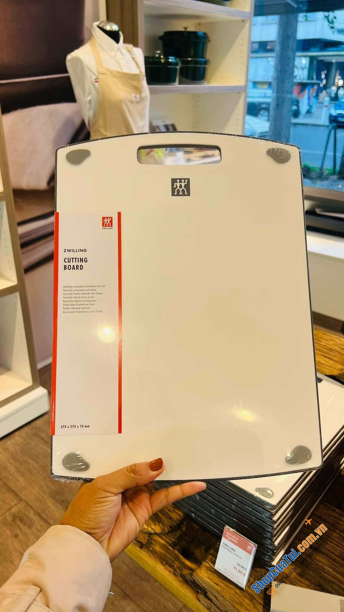 Thớt kháng khuẩn cao cấp Zwilling - Đức.  Size 370x270x10 mm. Trọng lượng 900g.