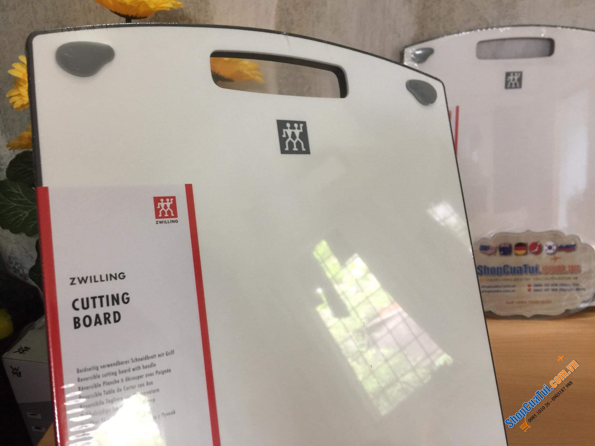 Thớt kháng khuẩn cao cấp Zwilling - Đức.  Size 370x270x10 mm. Trọng lượng 900g.