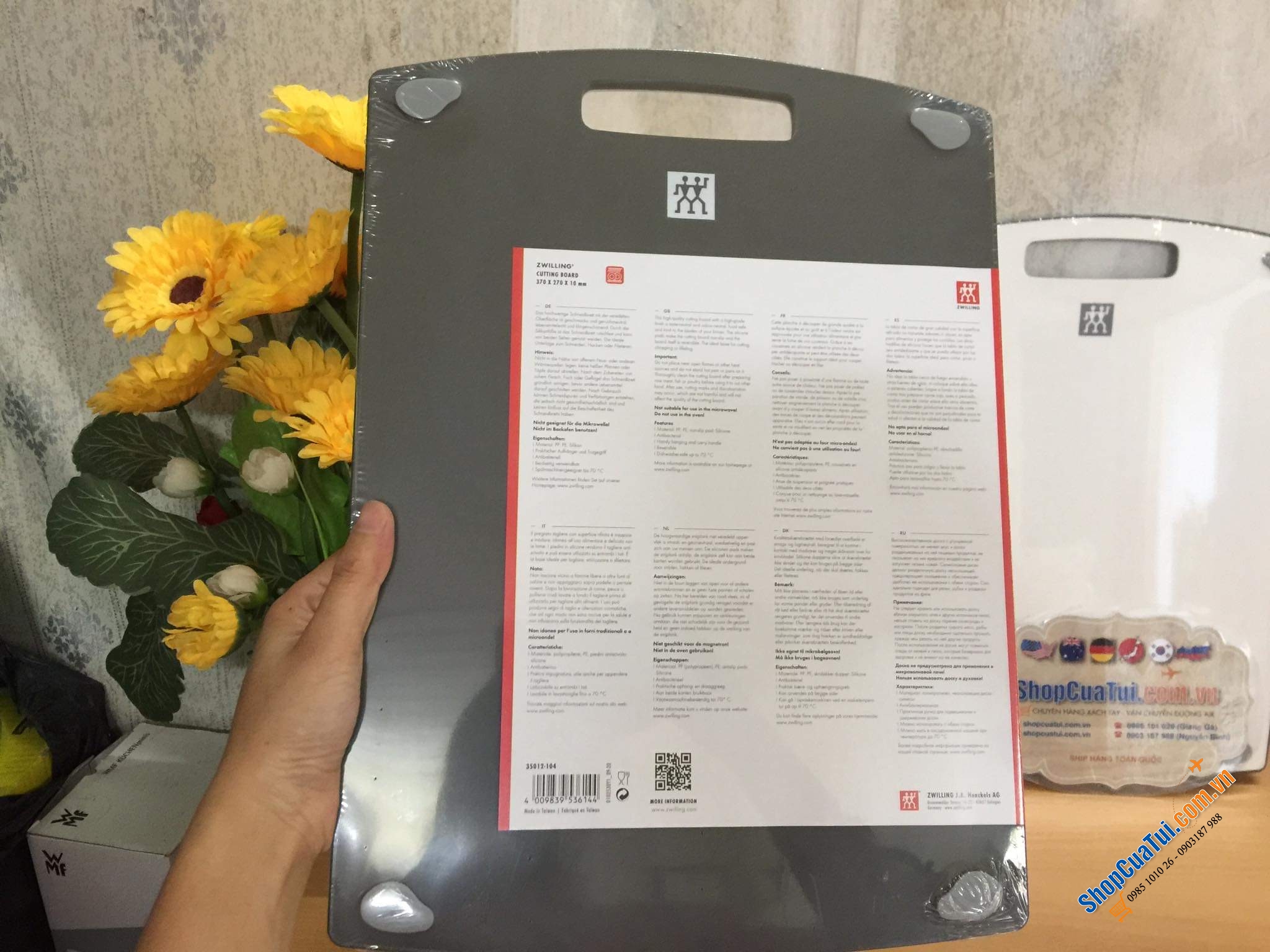 Thớt kháng khuẩn cao cấp Zwilling - Đức.  Size 370x270x10 mm. Trọng lượng 900g.