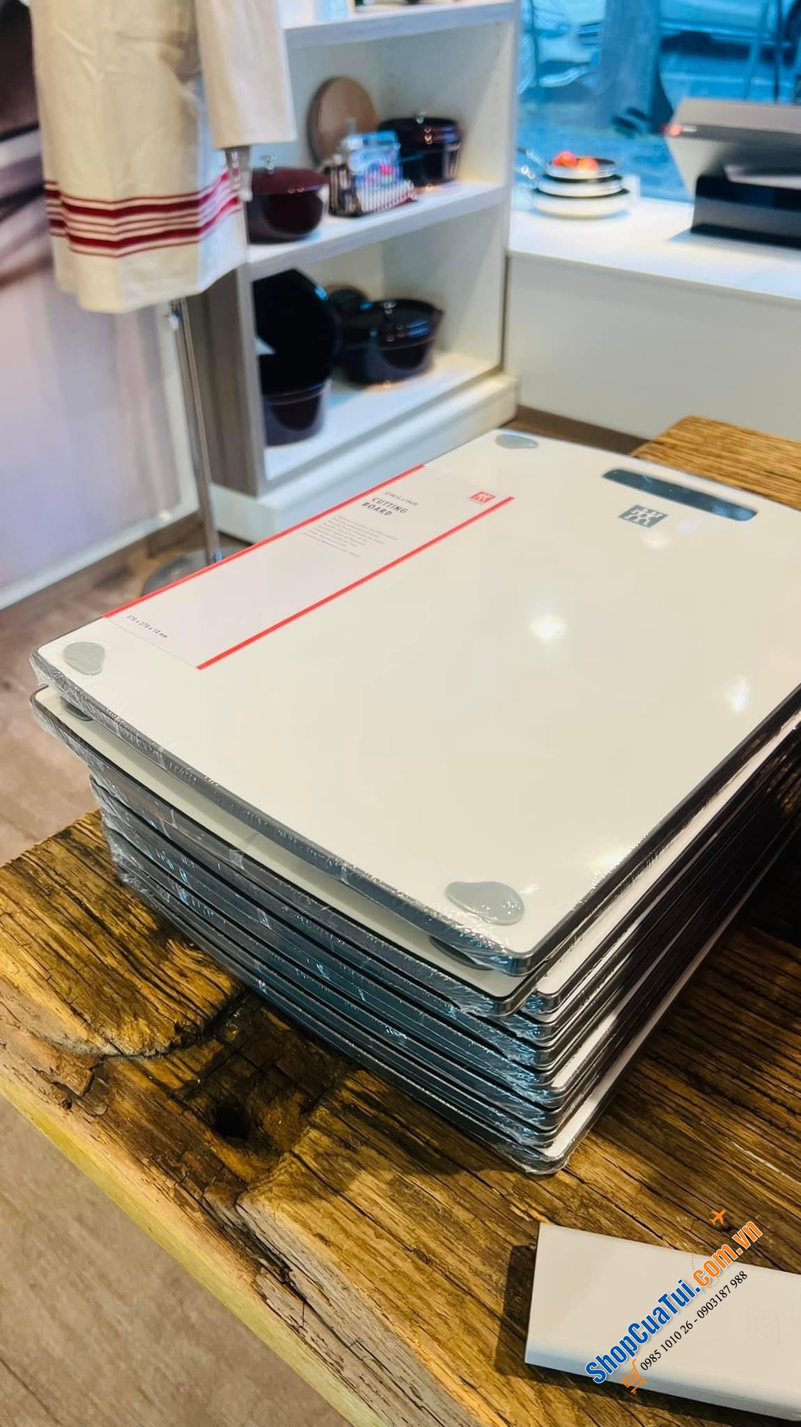 Thớt kháng khuẩn cao cấp Zwilling - Đức.  Size 370x270x10 mm. Trọng lượng 900g.