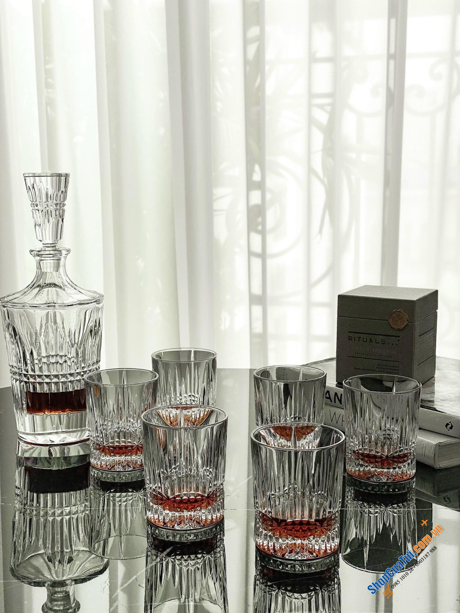 Bộ bình rượu pha lê Bohemia Vincent cao cấp nhất đến từ thương hiệu pha lê Séc gồm 1 bình đựng rượu dung tích 0,8 lít va 6 cốc 300ml