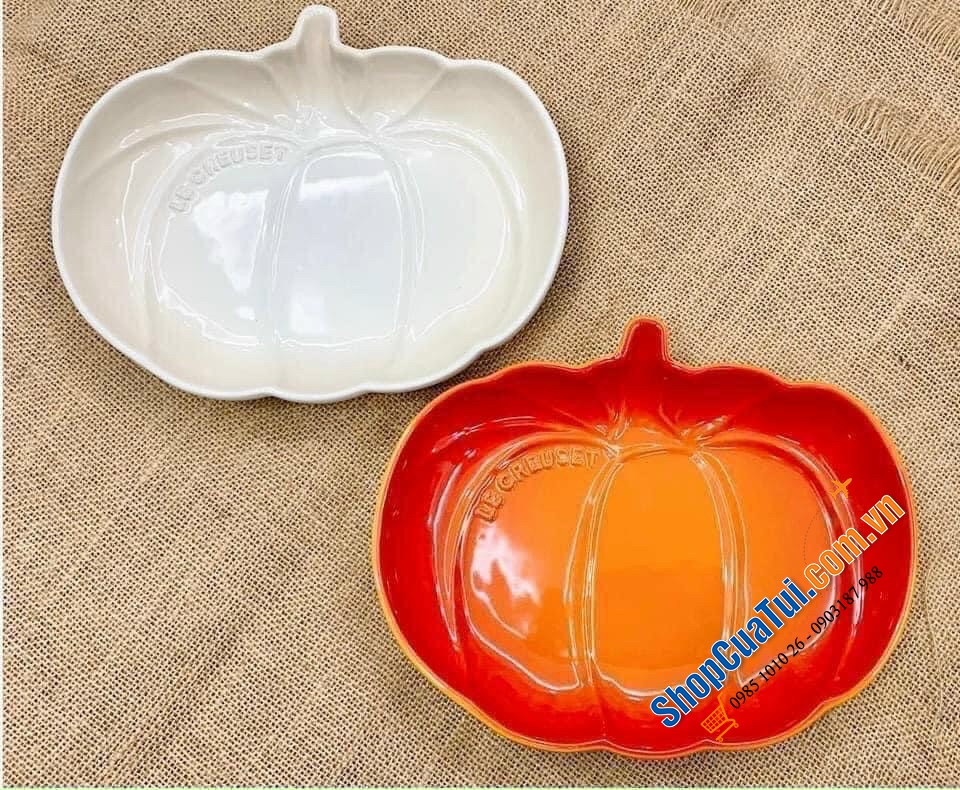 SET 2 ĐĨA BÍ NGÔ LE CREUSET MẦU TRẮNG VÀ CAM size to 22,8 x 18,6 x 4 cm