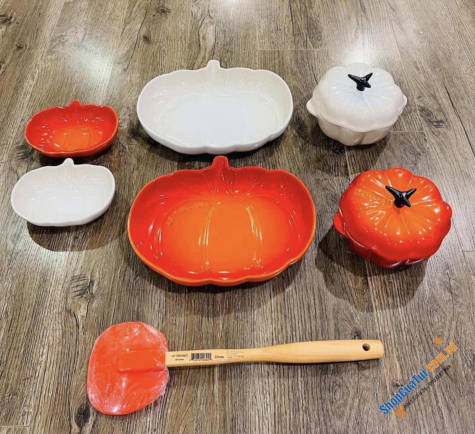 SET 2 ĐĨA BÍ NGÔ LE CREUSET MẦU TRẮNG VÀ CAM size nhỏ 13 x 10,4 x 3,5cm