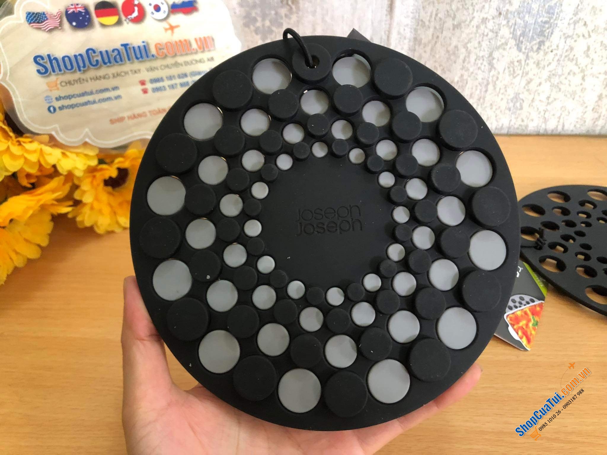Sét 2 miếng lót chống nóng Silicon Joseph Joseph 20174 - lót nồi giúp bảo vệ các bề mặt bàn, mặt kính, khỏi bị xước, bị nứt vỡ vì nhiệt
